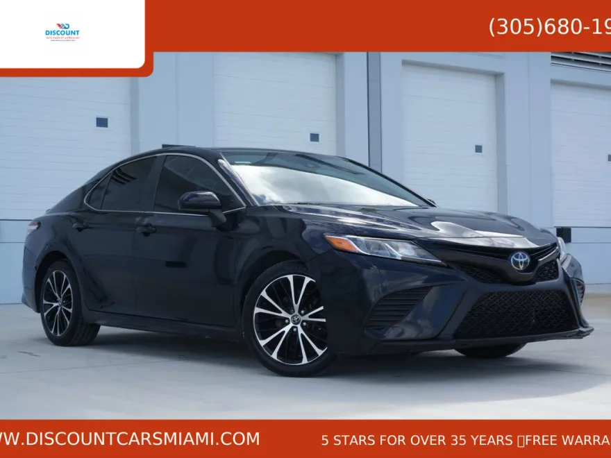 2020 Toyota Camry SE photo 1