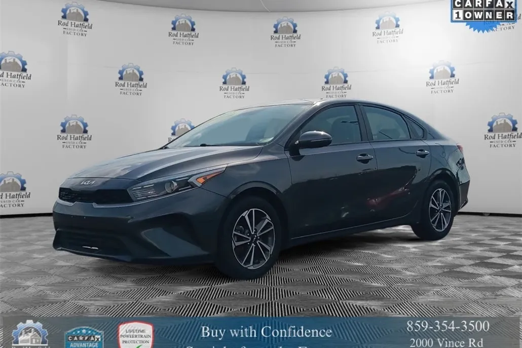 2023 Kia Forte LXS photo 1