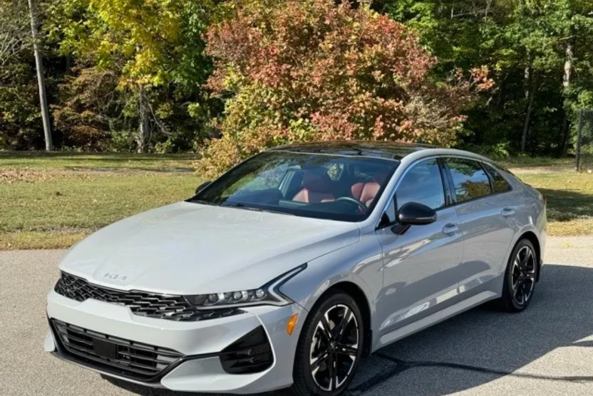 2023 Kia K5 GT-Line photo 1