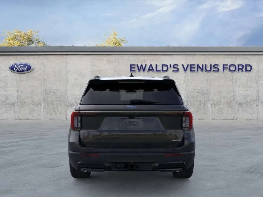 2025 Ford Explorer ST-Line photo 1