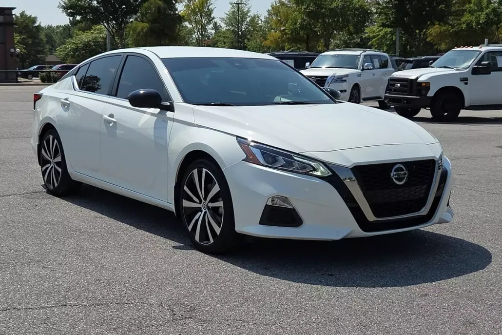 2022 Nissan Altima 2.5 SR photo 1