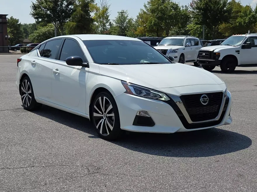 2022 Nissan Altima 2.5 SR photo 1