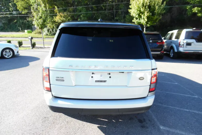 2016 Land Rover Range Rover HSE photo 1