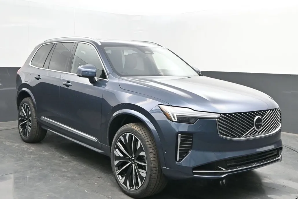 2025 Volvo XC90 T8 Plus photo 1