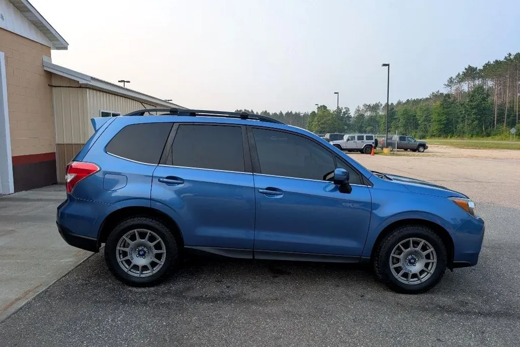 2015 Subaru Forester 2.0XT Premium photo 1