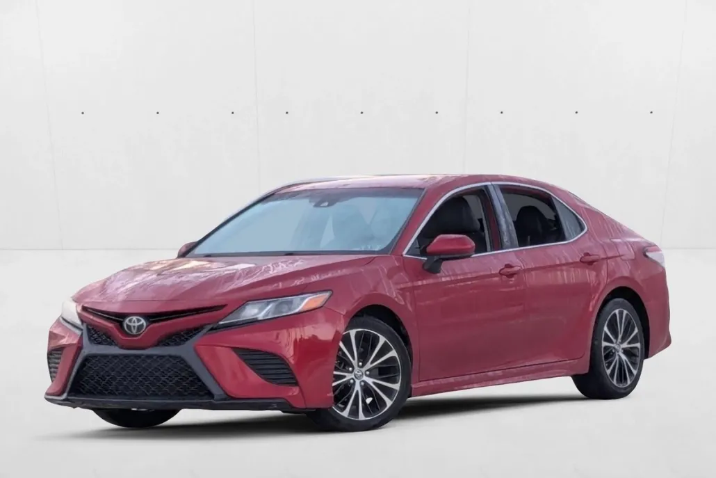 2019 Toyota Camry SE photo 1