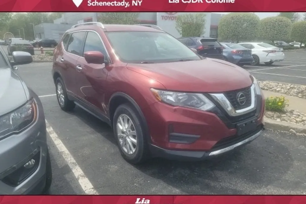 2018 Nissan Rogue SV photo 1