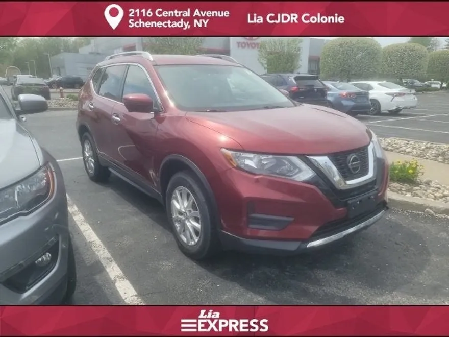 2018 Nissan Rogue SV photo 1