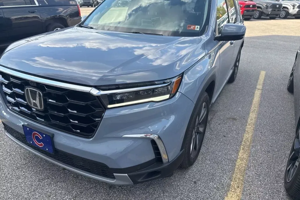 2025 Honda Pilot Elite photo 1