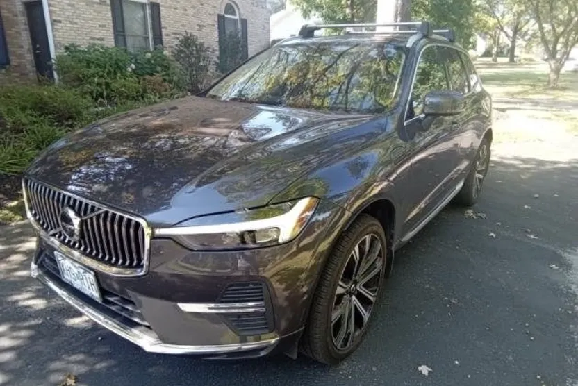 2023 Volvo XC60 Recharge Hybrid Ultimate photo 1