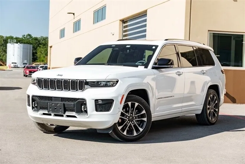 2023 Jeep Grand Cherokee Overland photo 1