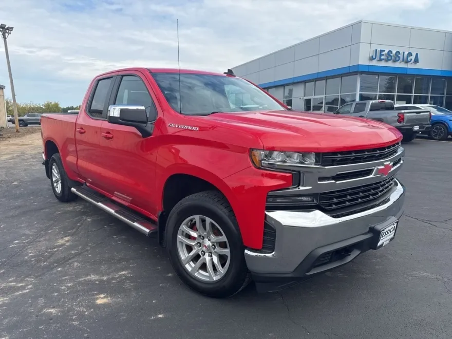 2019 Chevrolet Silverado 1500 LT photo 1
