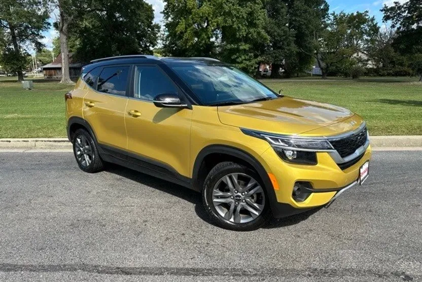 2023 Kia Seltos S photo 1