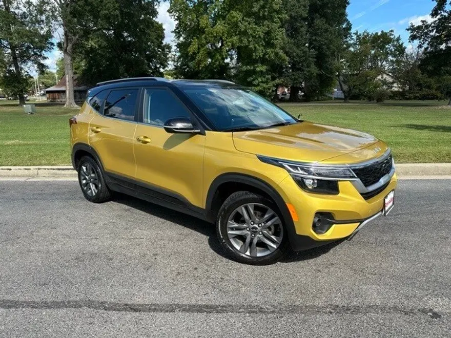 2023 Kia Seltos S photo 1