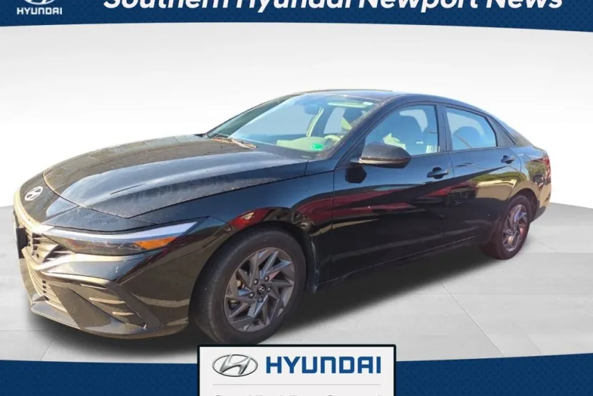 2024 Hyundai Elantra SEL photo 1