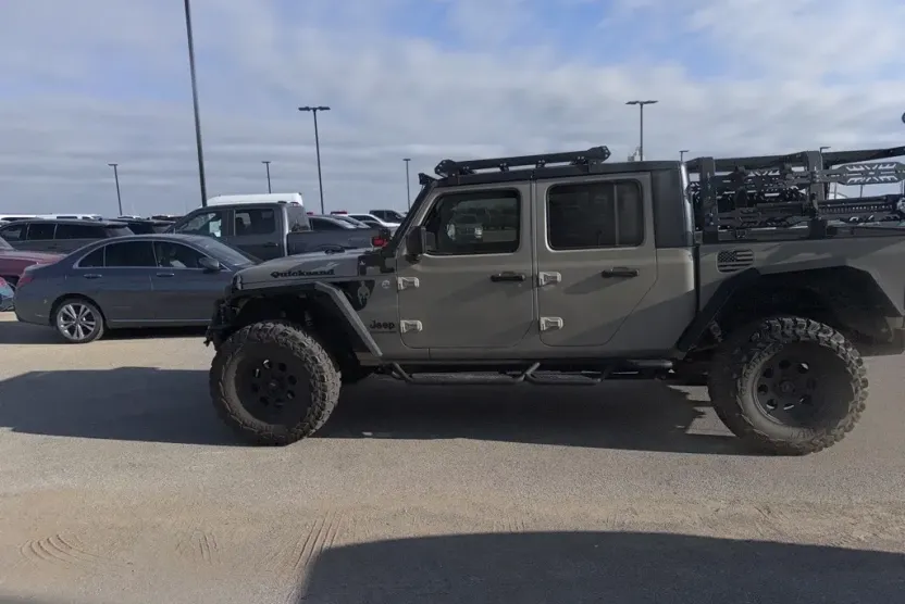 2020 Jeep Gladiator Sport photo 1
