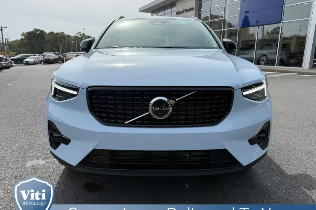 2026 Volvo XC40 Plus photo 1