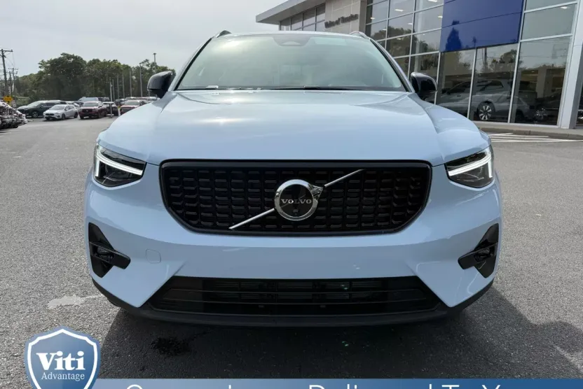 2026 Volvo XC40 Plus photo 1