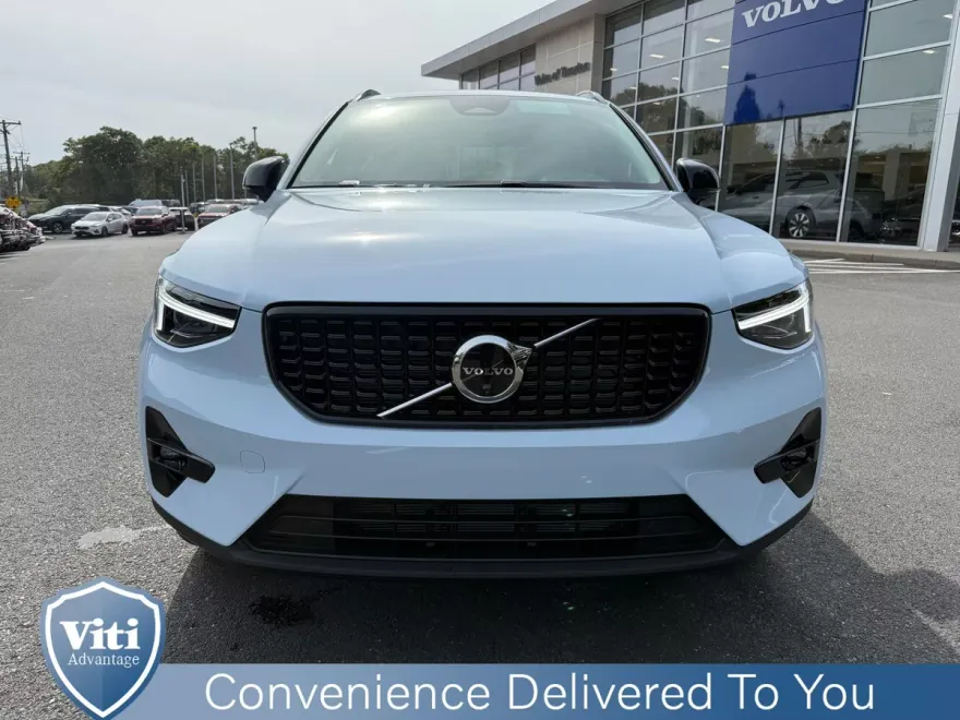 2026 Volvo XC40 Plus photo 1