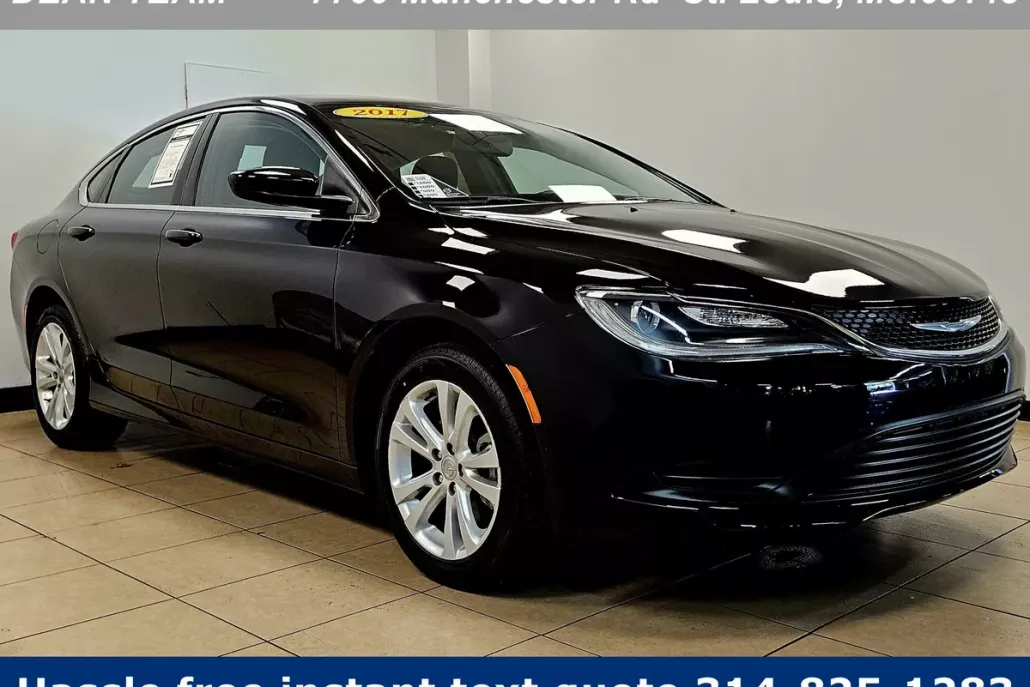 2017 Chrysler 200 Touring photo 1