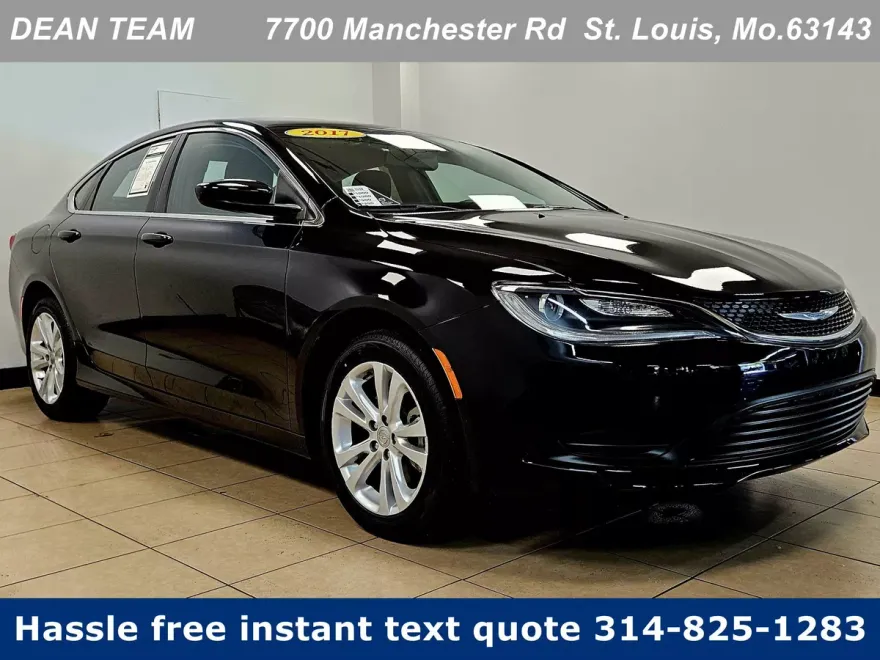 2017 Chrysler 200 Touring photo 1