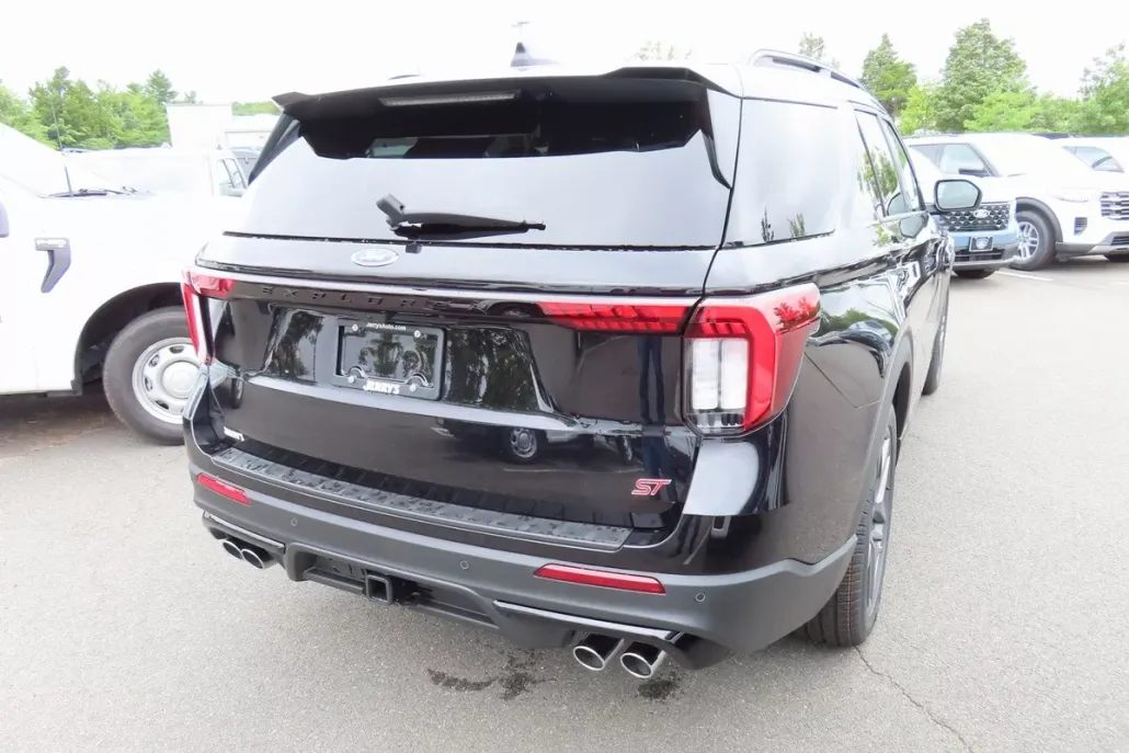 2025 Ford Explorer ST photo 1