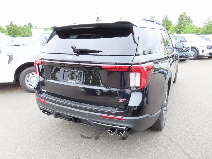 2025 Ford Explorer ST photo 1