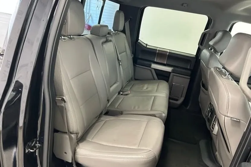 2016 Ford F-150 Lariat photo 1