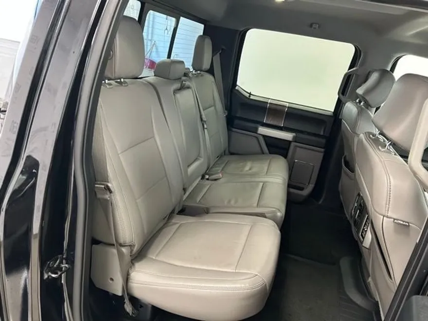 2016 Ford F-150 Lariat photo 1