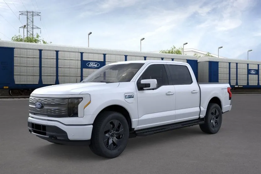 2025 Ford F-150 Lightning Lariat photo 1