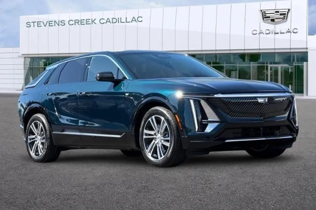 2025 Cadillac Lyriq Luxury photo 1