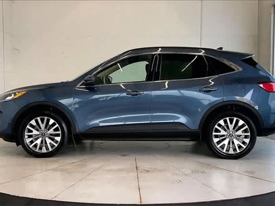 2020 Ford Escape Titanium photo 1