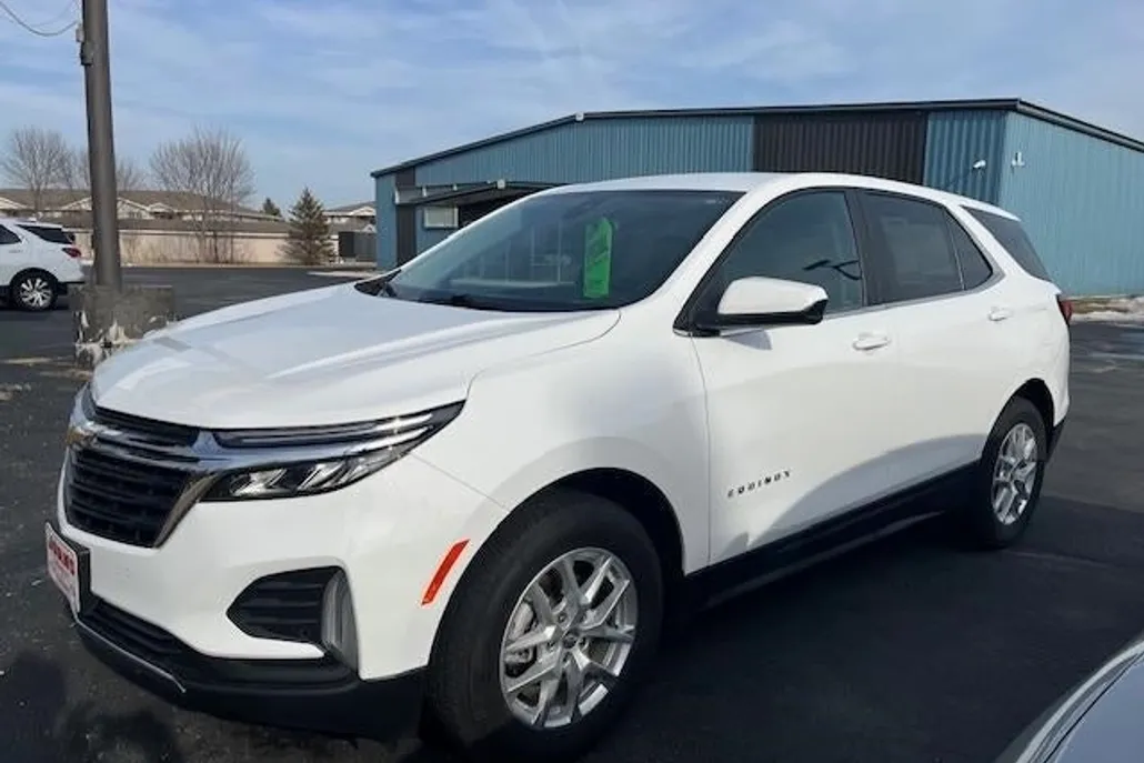 2022 Chevrolet Equinox LT photo 1