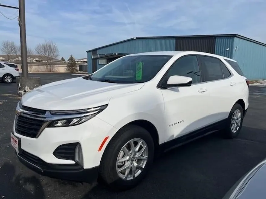 2022 Chevrolet Equinox LT photo 1
