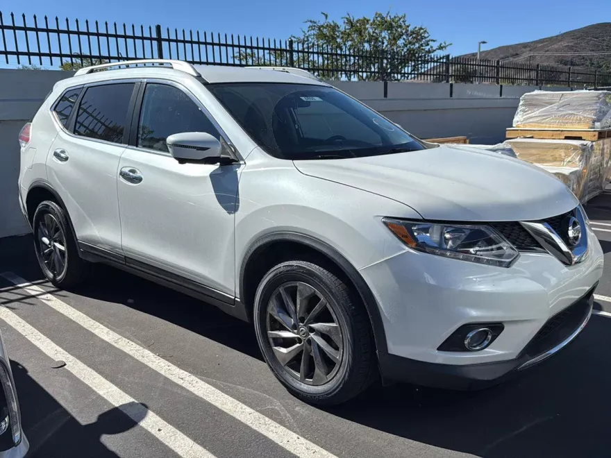 2016 Nissan Rogue SL photo 1