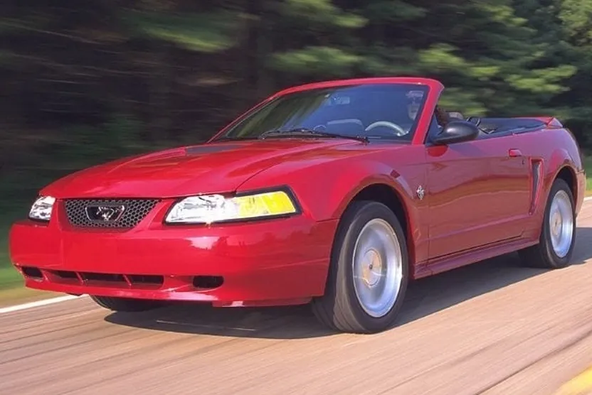 1999 Ford Mustang V6 photo 1