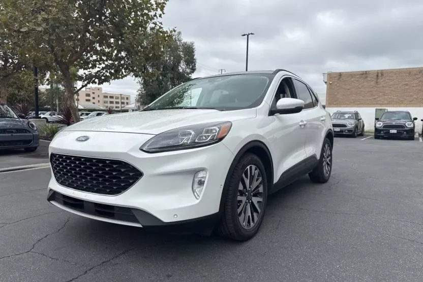 2020 Ford Escape Titanium Hybrid photo 1