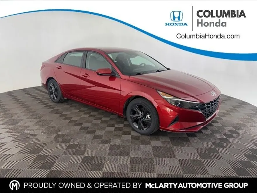 2023 Hyundai Elantra SEL photo 1