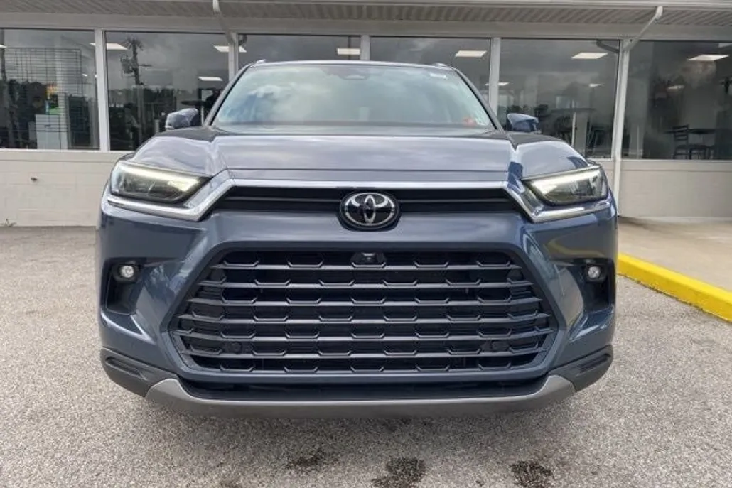 2024 Toyota Grand Highlander Limited photo 1