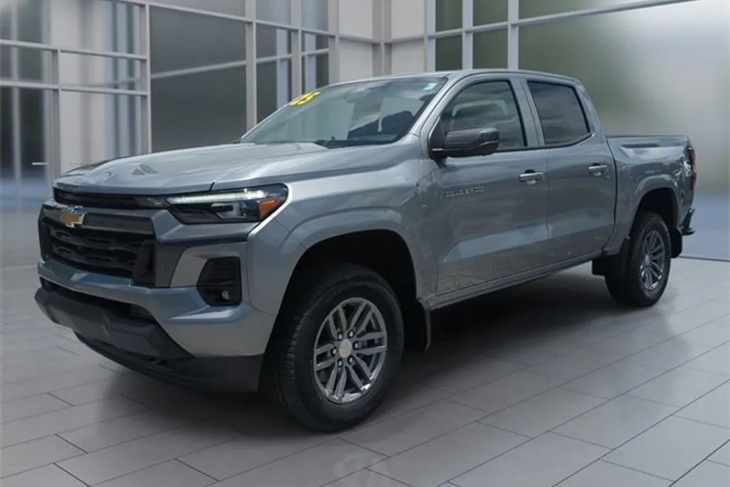 2025 Chevrolet Colorado Work Truck LT photo 1