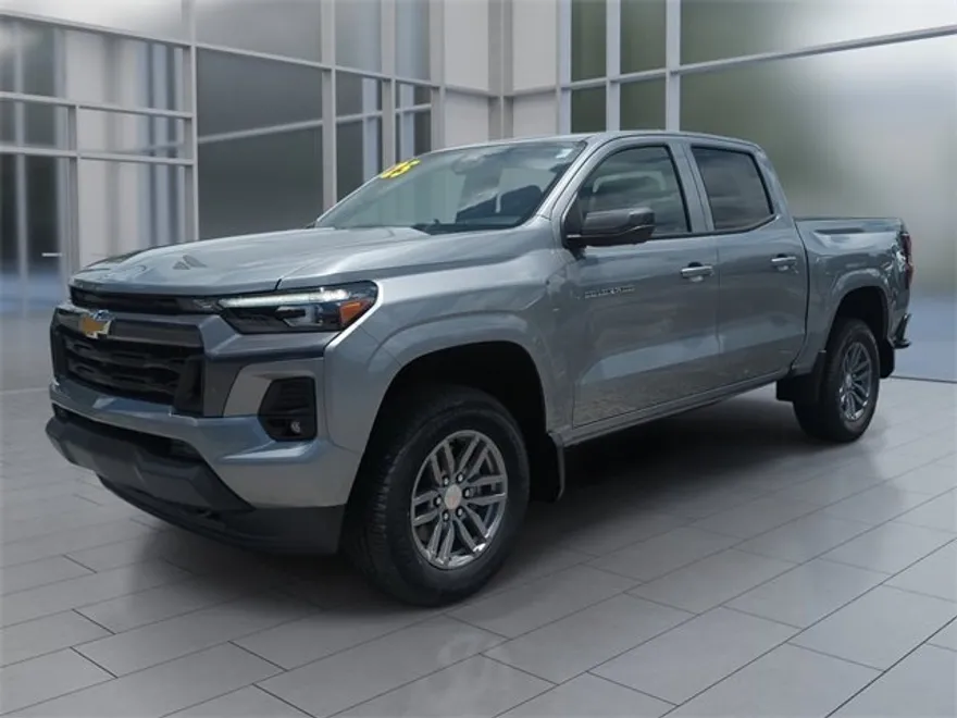 2025 Chevrolet Colorado Work Truck LT photo 1