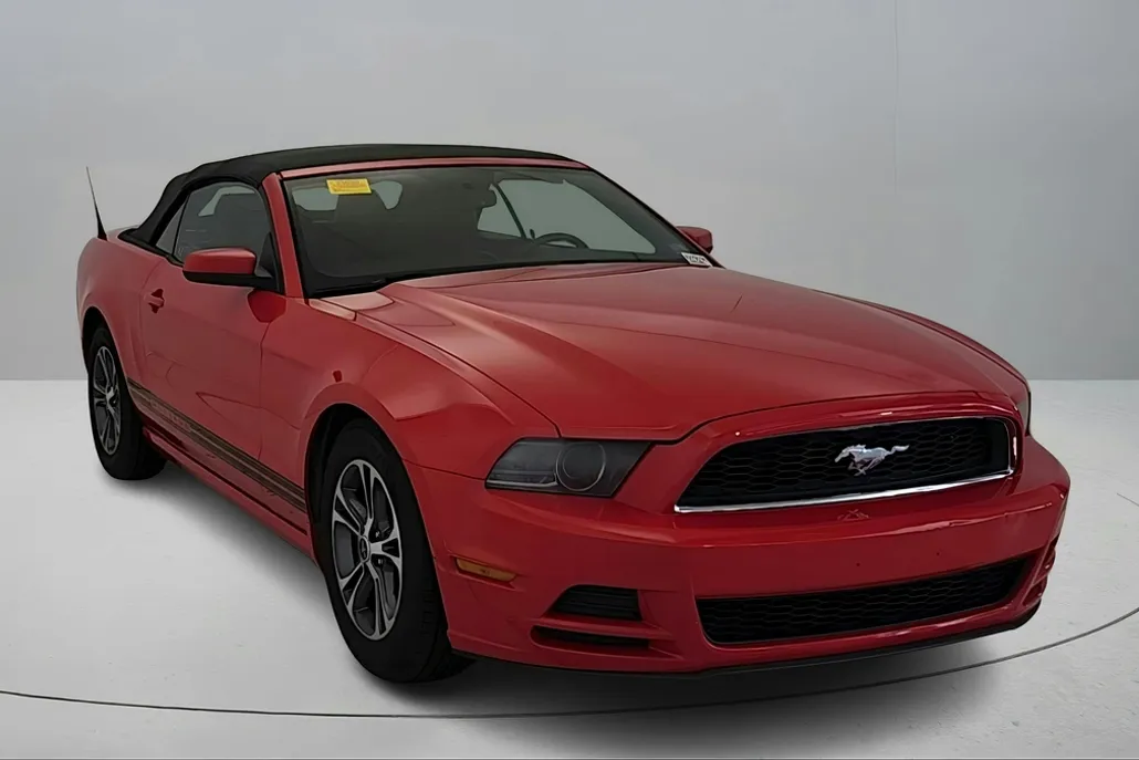 2014 Ford Mustang V6 Premium photo 1