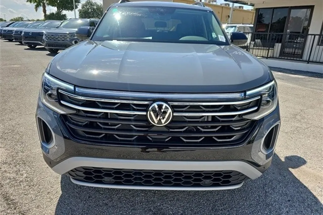 2025 Volkswagen Atlas Peak Edition SE photo 1