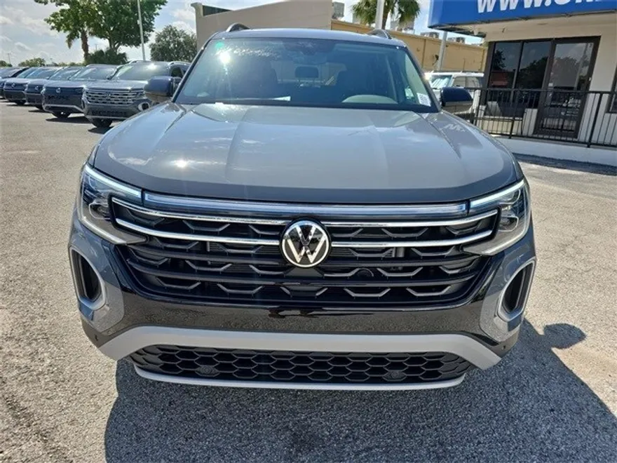 2025 Volkswagen Atlas Peak Edition SE photo 1