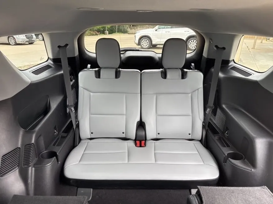 2021 Ford Explorer XLT photo 1
