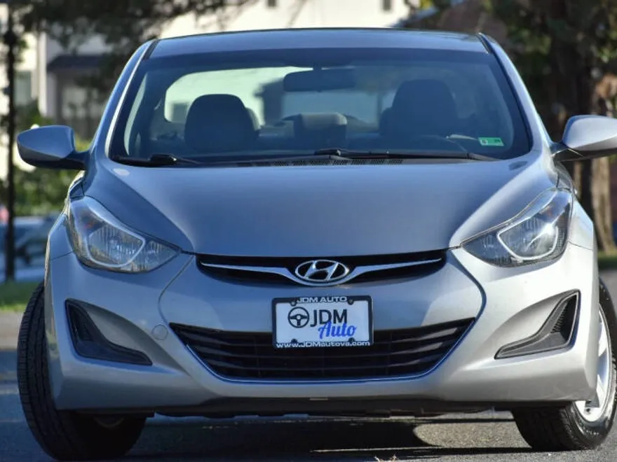 2015 Hyundai Elantra SE photo 1