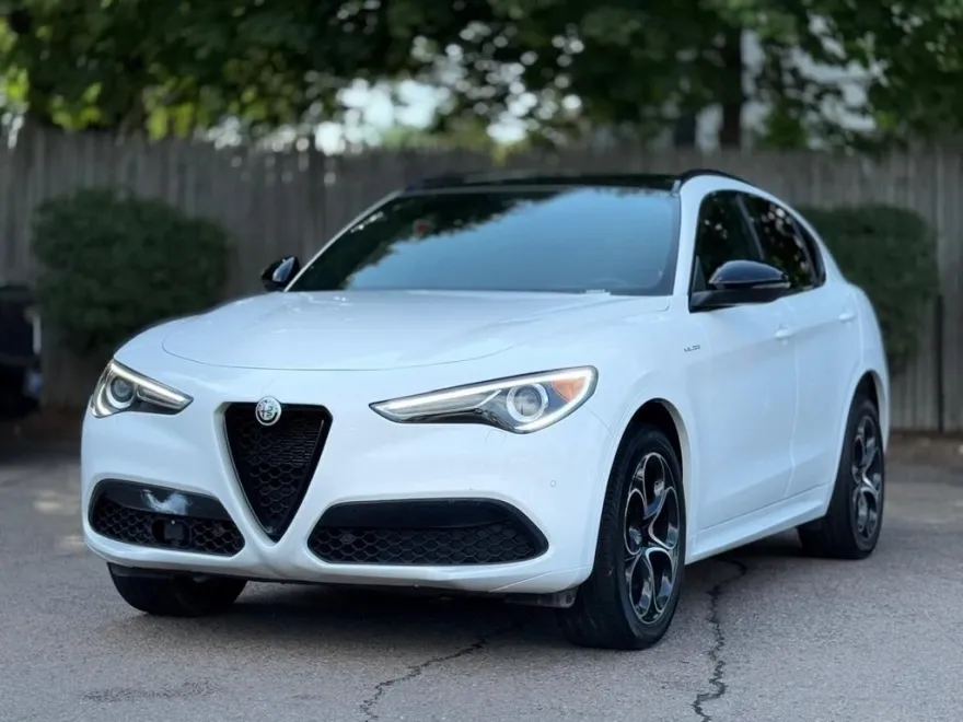 2022 Alfa Romeo Stelvio Ti Sport photo 1