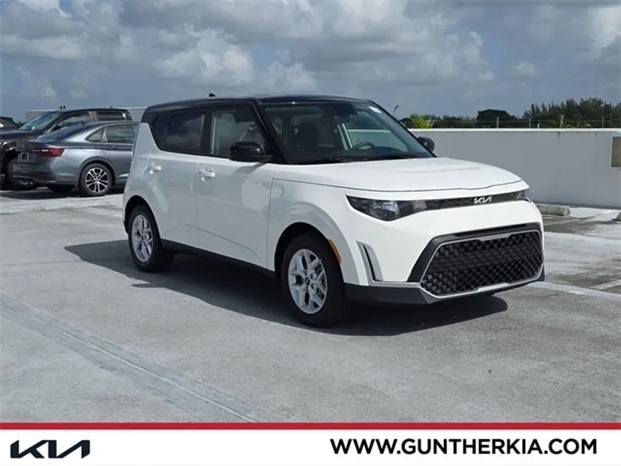 2025 Kia Soul S photo 1