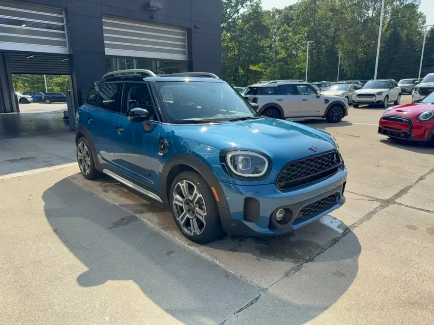 2023 Mini Countryman S ALL4 Iconic photo 1