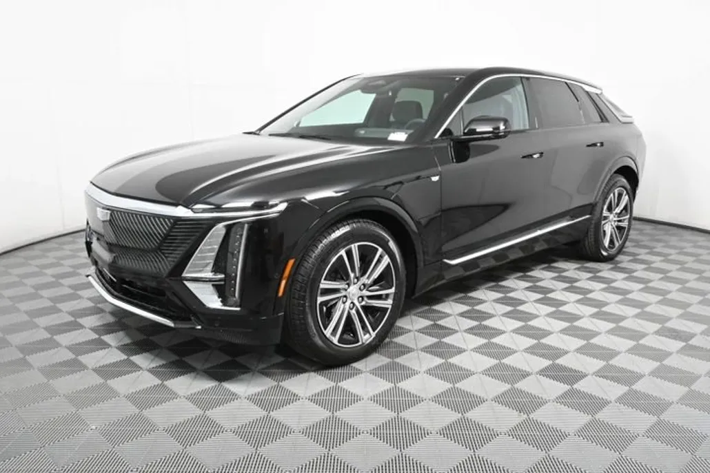 2025 Cadillac Lyriq Luxury photo 1